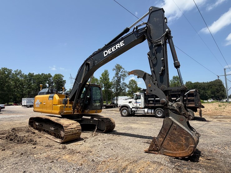 2020-deere-210g-image-12