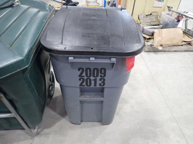 qty-of-(2)-garbage-bins-image-8