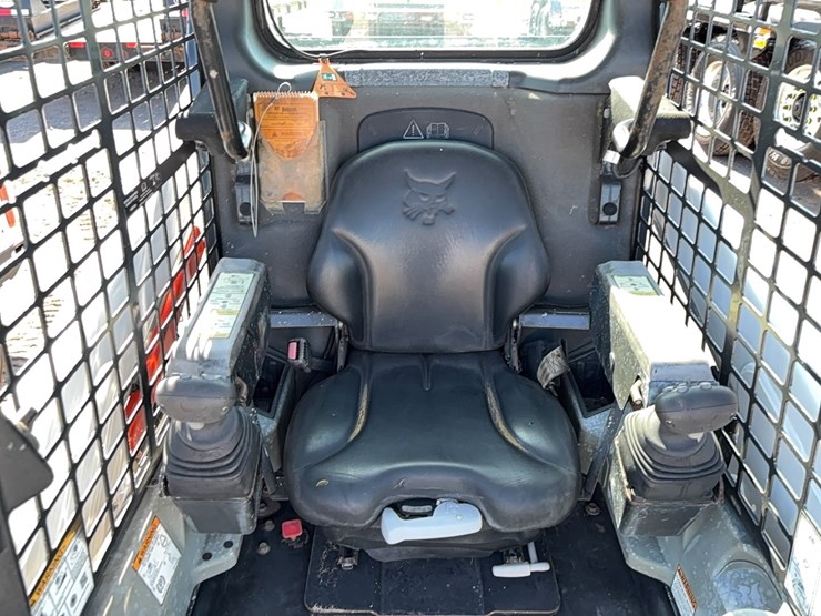 2019-bobcat-t450-image-16