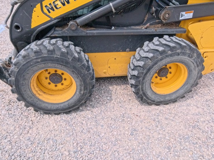 2017-new-holland-l230-image-14