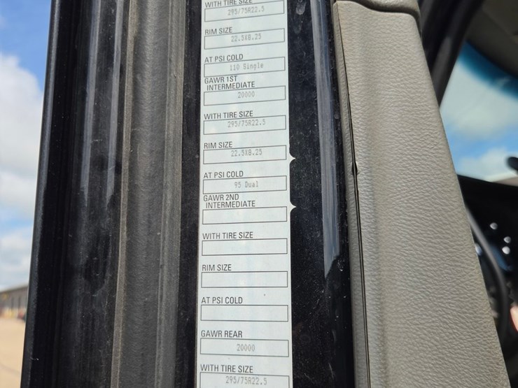 2015-kenworth-t680-image-76