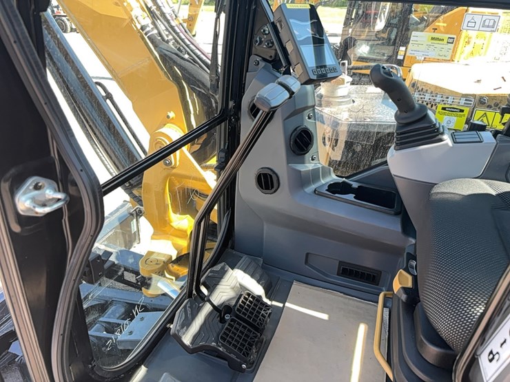 2020-caterpillar-306-cr-image-23