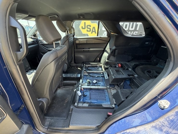2020-ford-explorer-image-28
