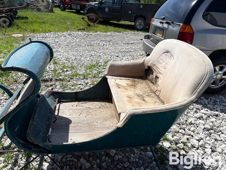 horse-drawn-single-horse-sleigh-image-8