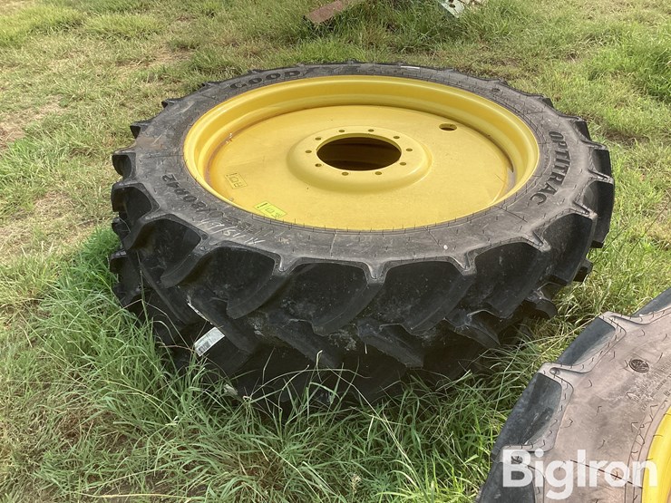 john-deere-320-image-5