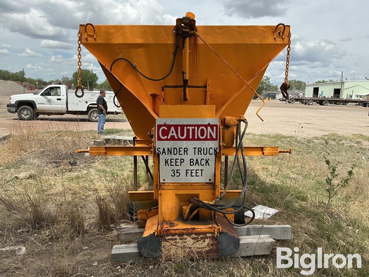 highway-equip-e2500-10-heavy-duty-v-box-sand-or-salt-spreader-box-image-6
