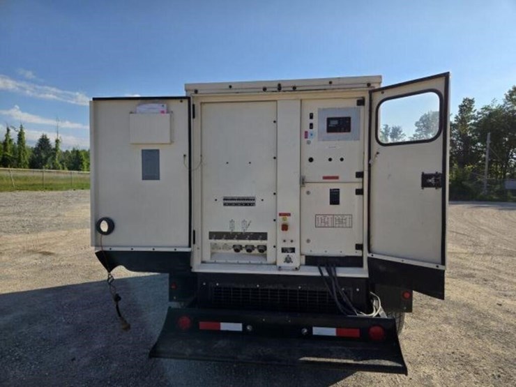 2019-caterpillar-xq230-image-19