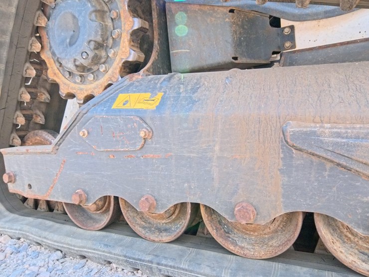 2021-bobcat-t64-image-34