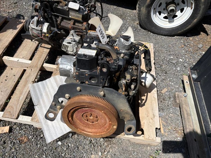 yanmar-3tnv82a-3-cylinder-diesel-engine-image-3