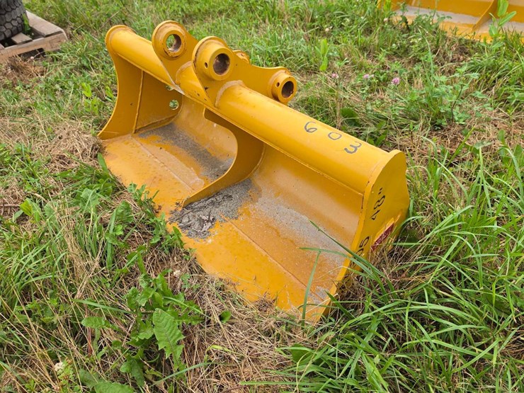 caterpillar-305-image-1