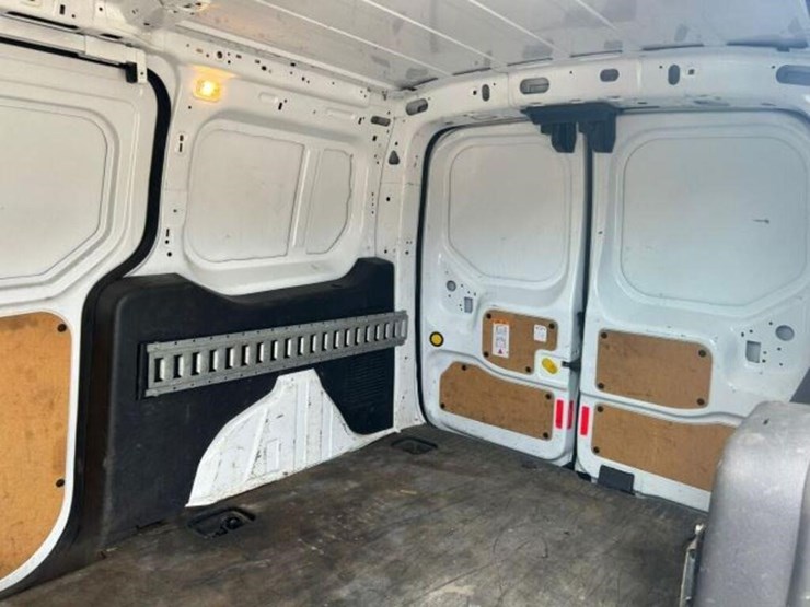 2014-ford-cargo-image-24