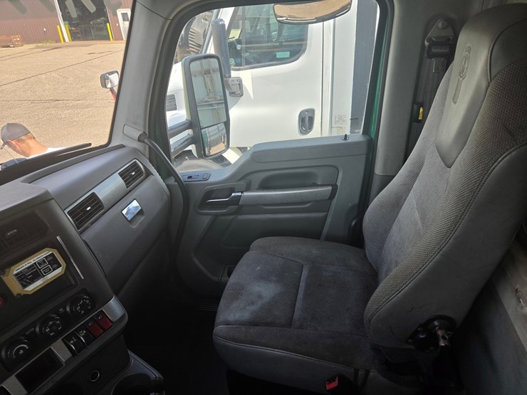 2015-kenworth-t680-image-5
