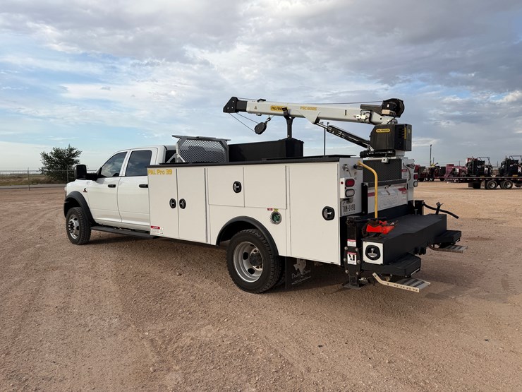2024-ram-5500-crew-cab-mechanics-truck,-4x4-image-4