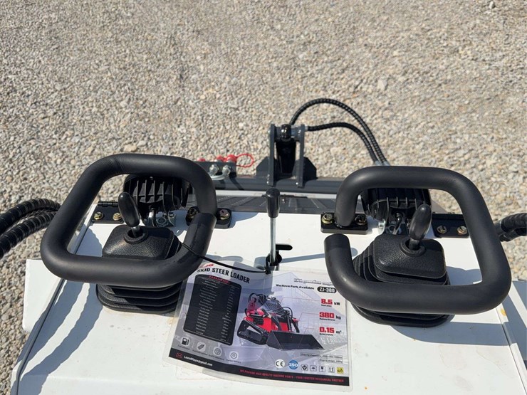 2026-zjg-zj-380-tracked-mini-skid-steer-loader-image-11