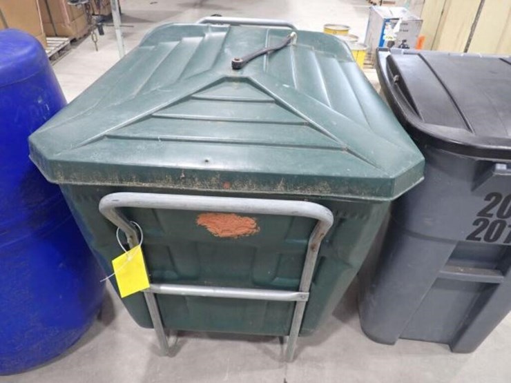 qty-of-(2)-garbage-bins-image-9