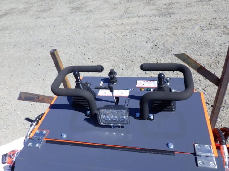 2026-tpm-t460-skid-steer-tracked-loader-image-11