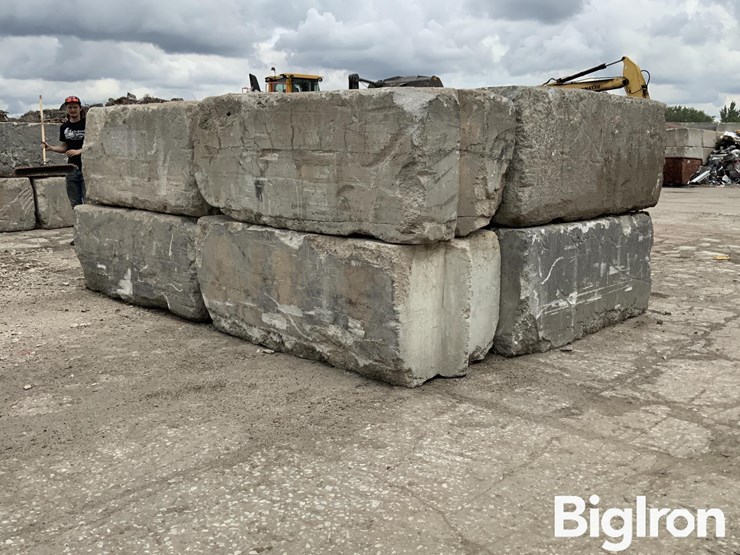 6'-x-3'-x-2.5'-interlocking-concrete-blocks-image-6