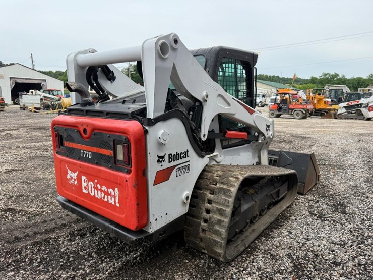 2017-bobcat-t770-image-4