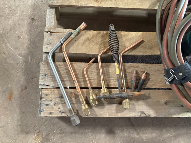 pallet-of-cutting-torch-nozzles-&-gas-hoses-image-3