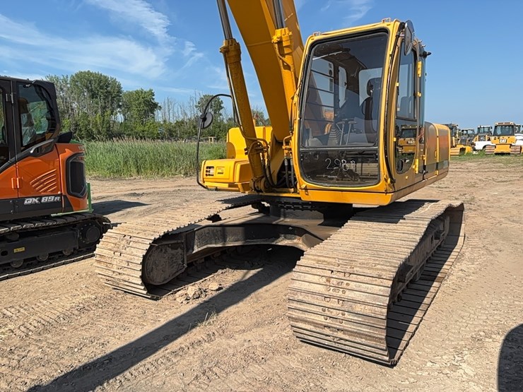 deere-230-lc-image-3