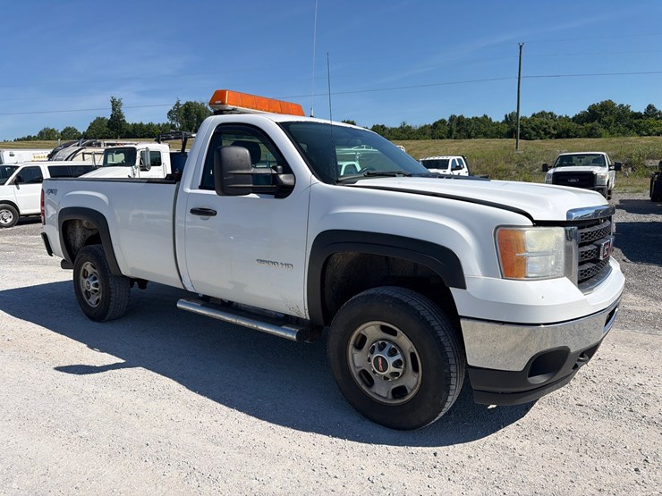 #62-•-2013-gmc-sierra-pickup-truck-image-3
