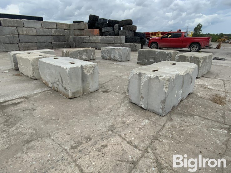6'-x-3'-x-2.5'-interlocking-concrete-blocks-image-17