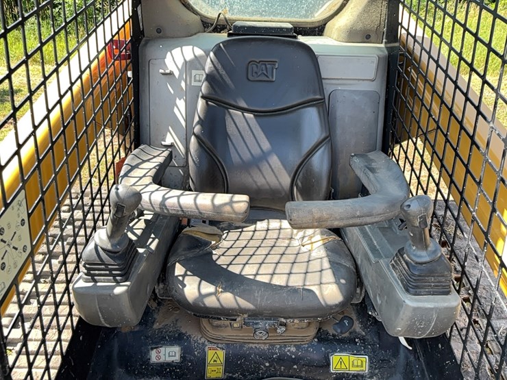 2021-caterpillar-299d3-image-15