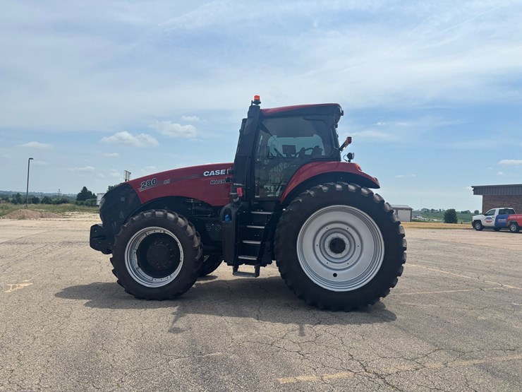 #2244-•-2021-case-magnum-280-tractor-image-2