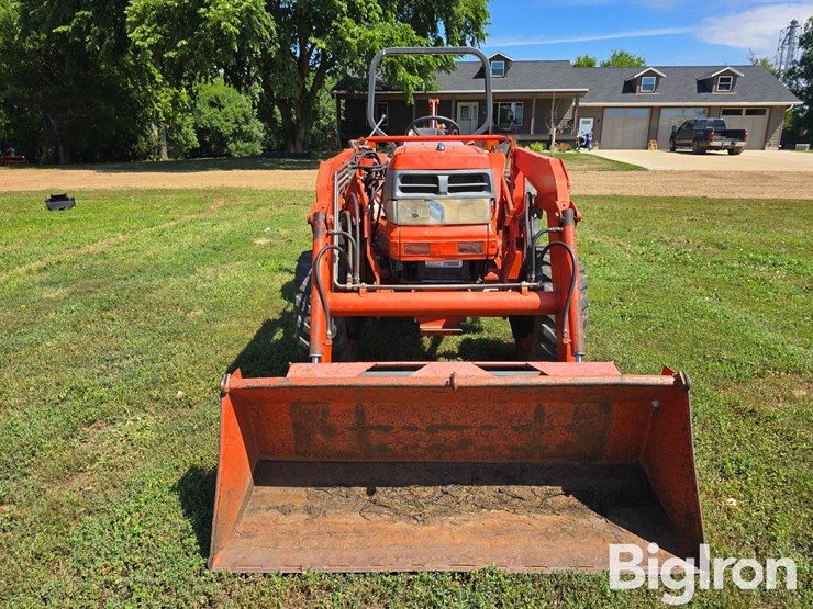 1995-kubota-l2900-image-2