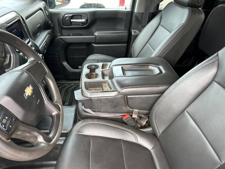 2020-chevrolet-2500hd-image-39