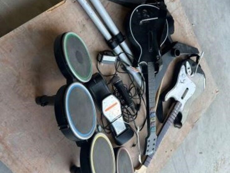 rock-band-set-for-xbox-360-image-12