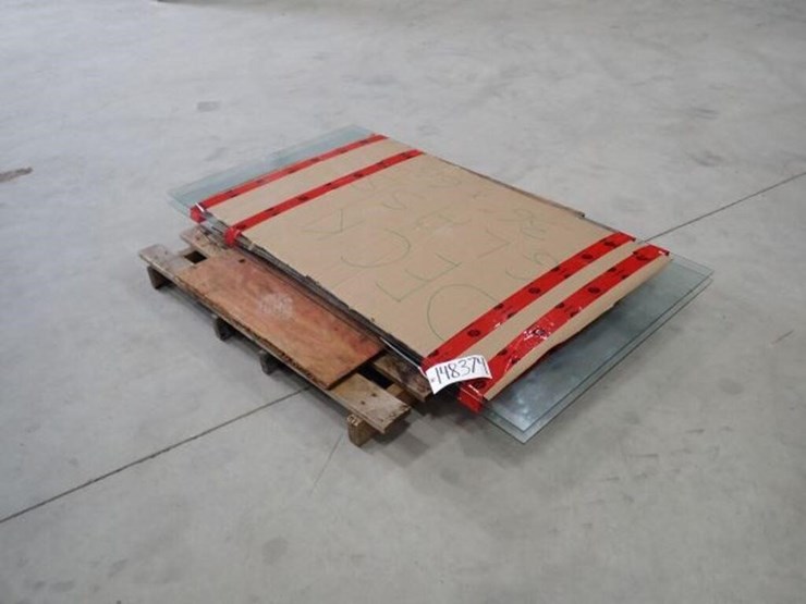 qty-of-(2)-36-in.-x-66-in.-glass-panels-image-4