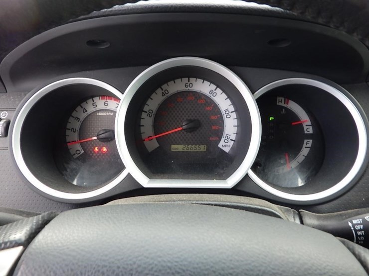2013-toyota-tacoma-image-27