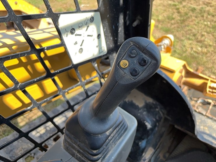 2021-caterpillar-299d3-image-16