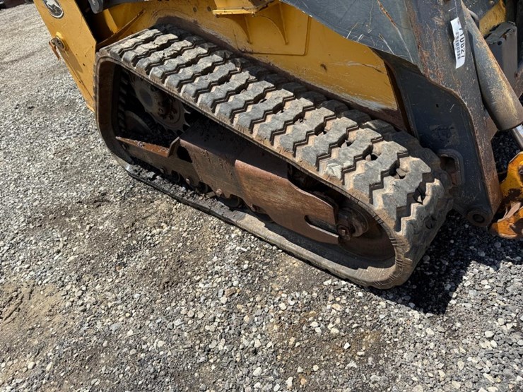 2016-deere-317g-image-13
