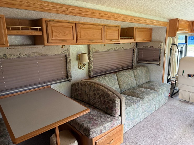 #1490-•-2001-winnebago-adventurer-image-125