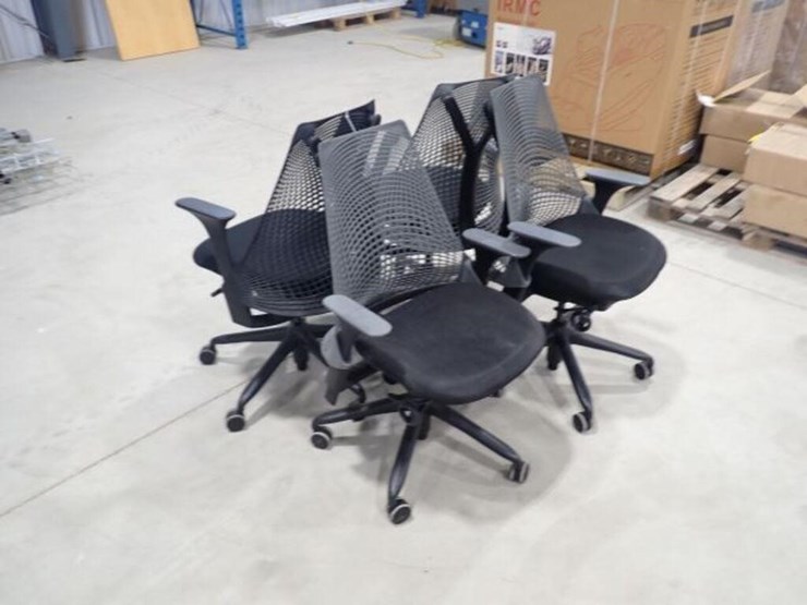 qty-of-(4)-desk-chairs-image-5