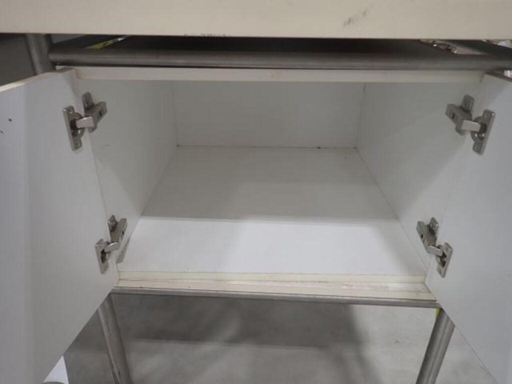 qty-of-(2)-30-in.-x-30-in.-rolling-tables-image-12