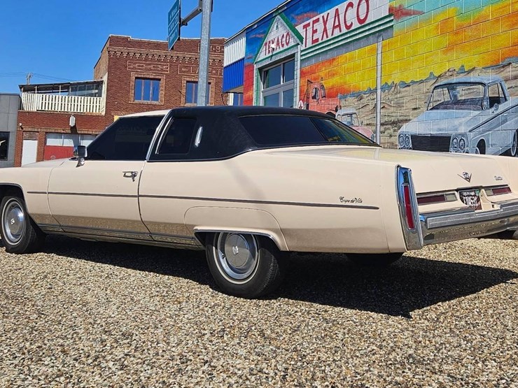 1976-cadillac-coupe-deville-image-8