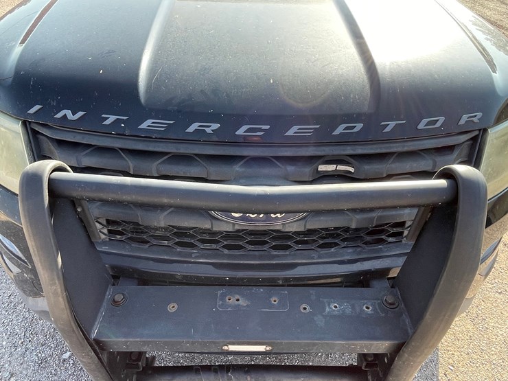 2016-ford-explorer-image-16