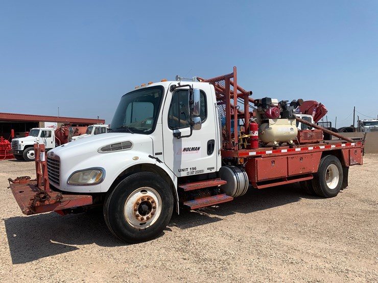 2007-freightliner-m2-106-image-2