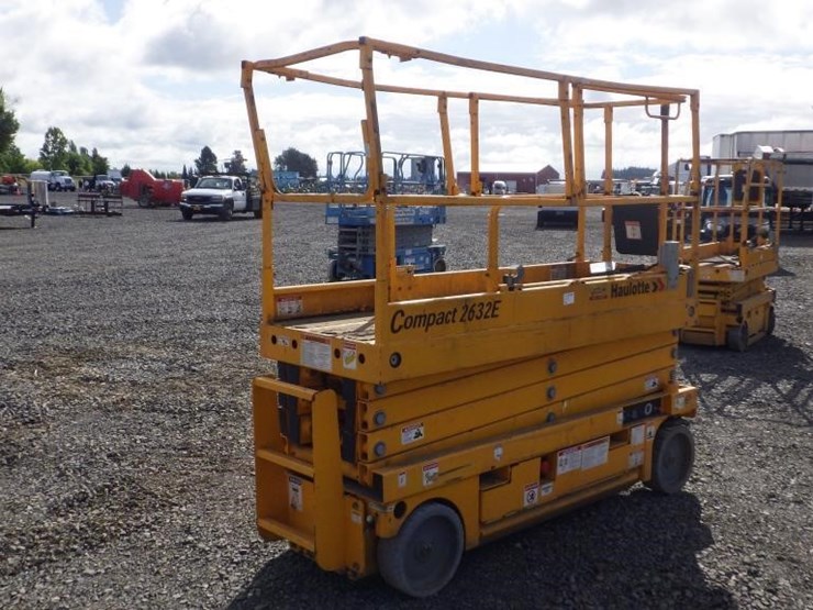 2015-haulotte-2632e-scissor-lift-image-5