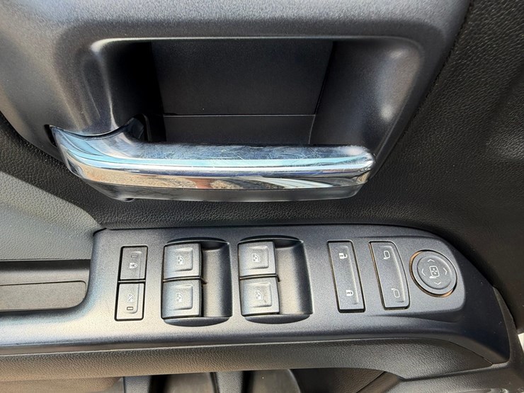 2019-chevrolet-silverado-1500-image-40