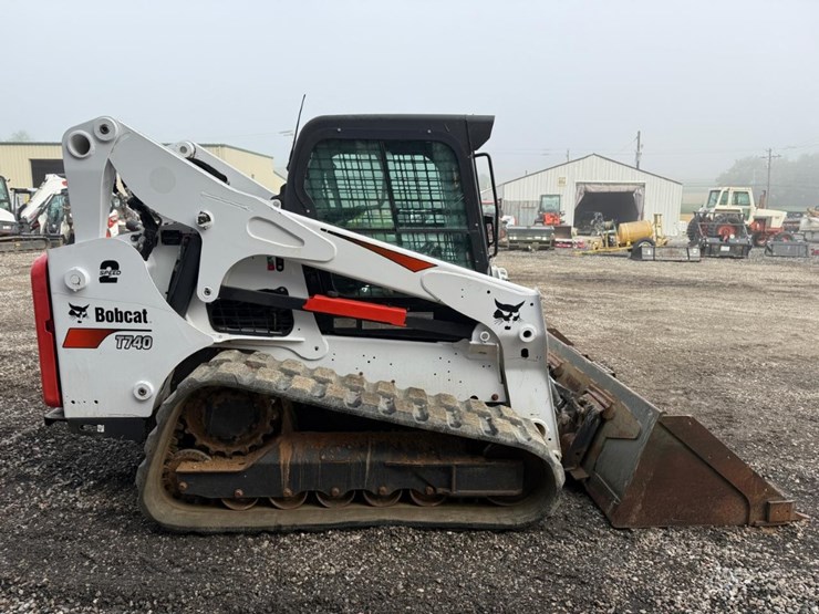 2019-bobcat-t740-image-5