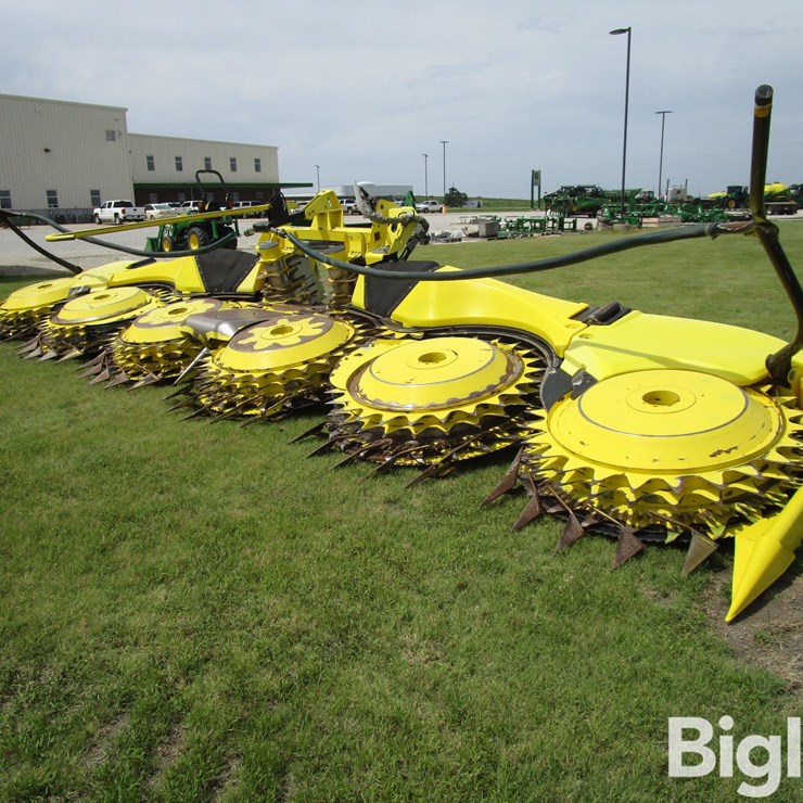 2019 JOHN DEERE 772