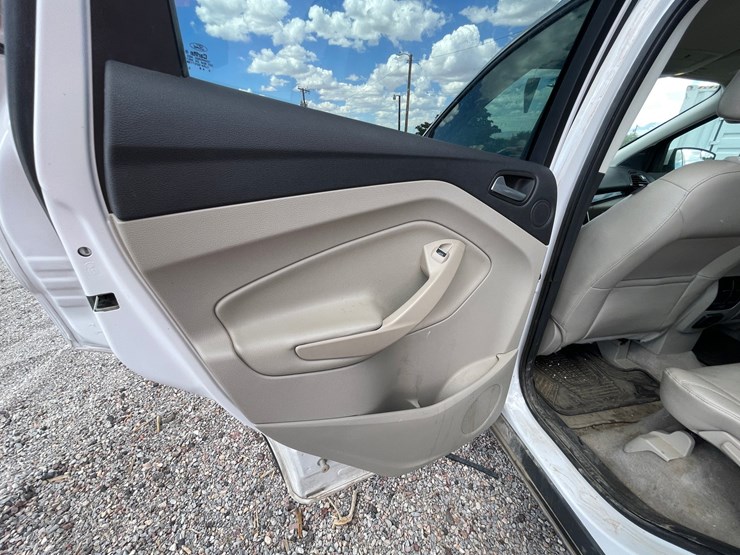 2016-ford-escape-image-54