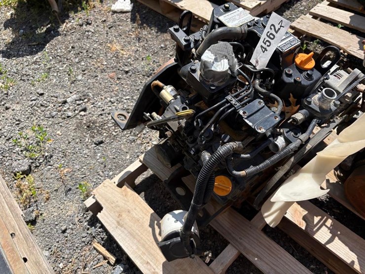 yanmar-3tnv82a-3-cylinder-diesel-engine-image-2