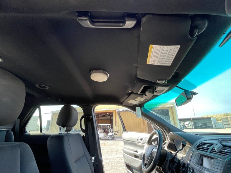 2016-ford-explorer-image-98