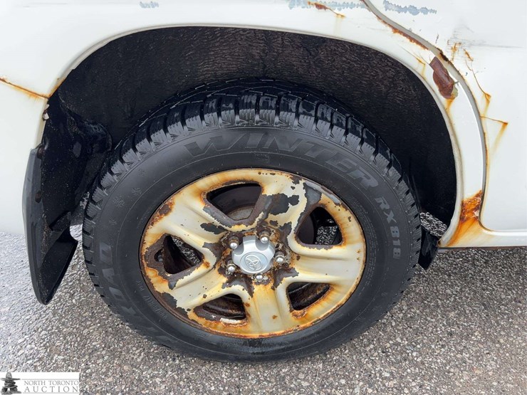 2011-toyota-rav4-image-40
