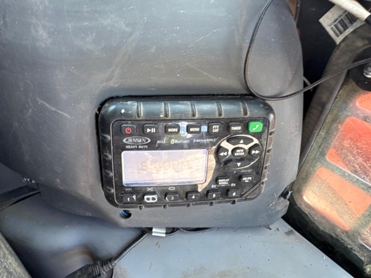 2023-kubota-svl97-2-image-30
